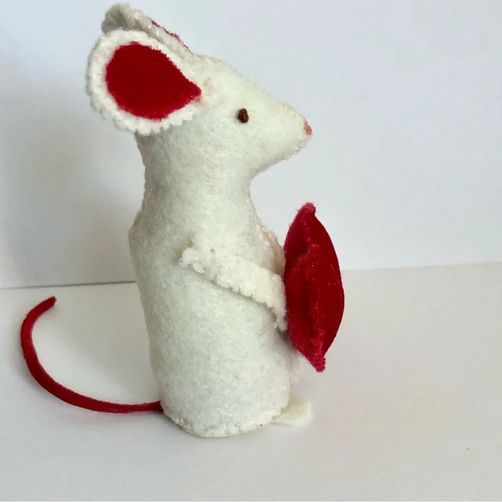 Sweetheart felt mouse art doll Valentine's Day gift handmade hand-sewn